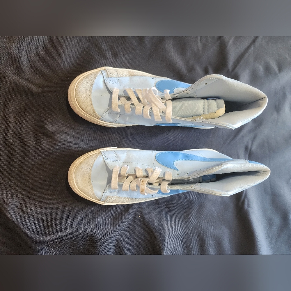 NIKE Blazer Mid 77
